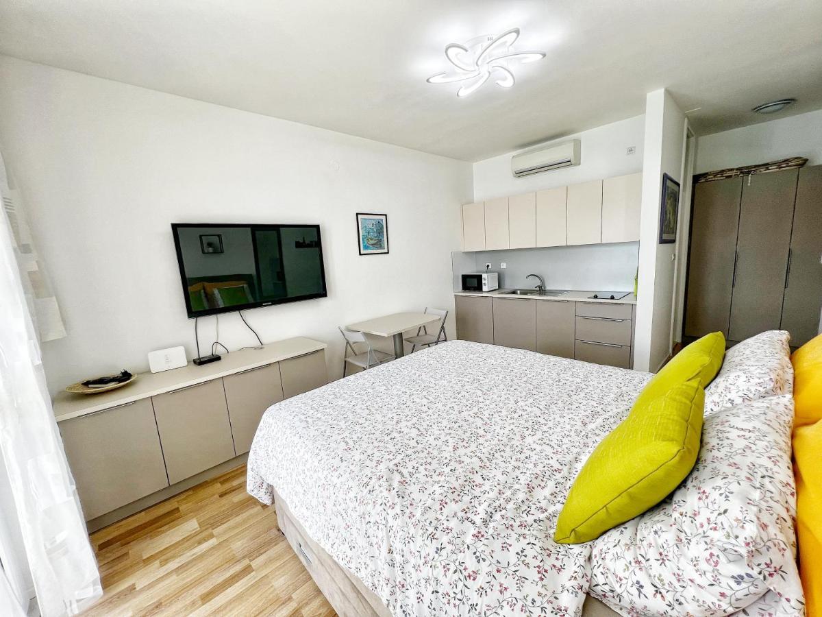 Studio Apartma Pag Blue Ocean 1 With Sea View Pag Town Eksteriør billede